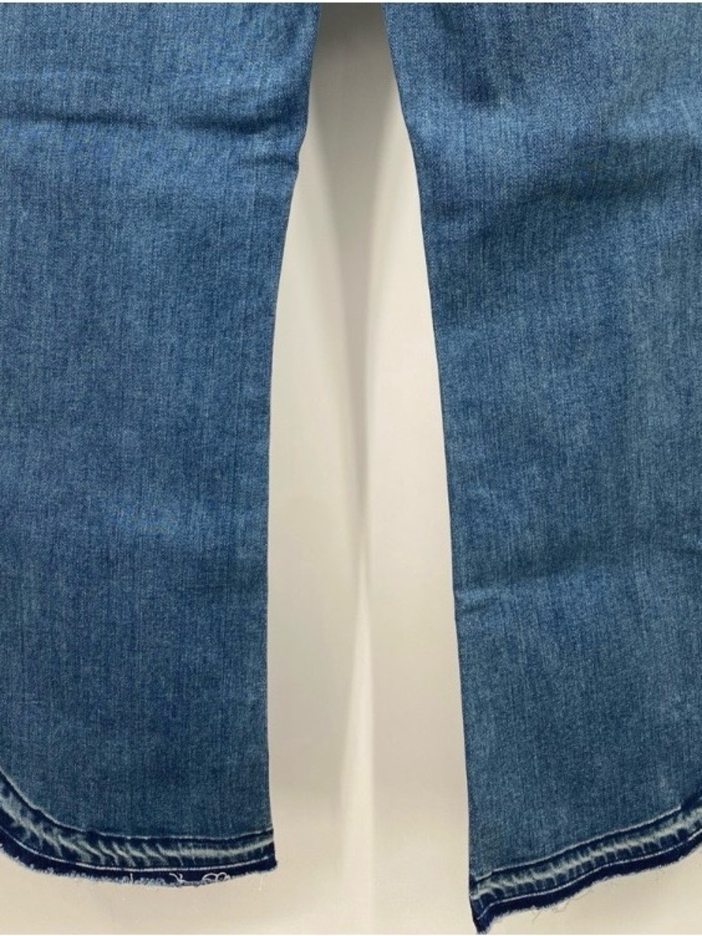 Veronica Beard Carolyn High Rise Dolphin Jeans
Hem 27 - Picture 9 of 14